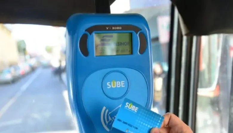 A partir de hoy, los pasajeros de micros en La Plata, Berisso y Ensenada enfrentan un nuevo aumento tarifario