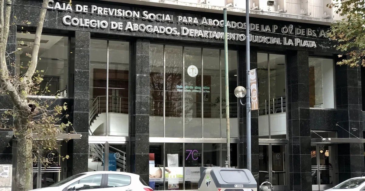 Abogados de La Plata en alerta: déficit en la Caja podría afectar asistencia sanitaria