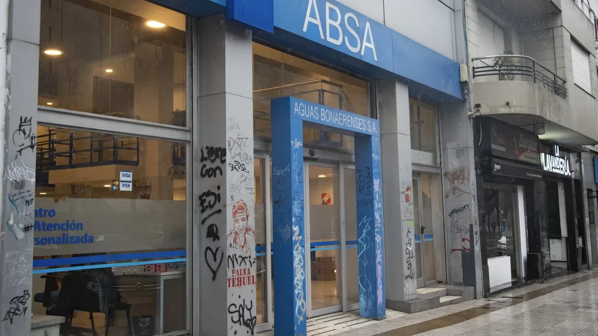 ABSA enfrenta crisis de atención: usuarios de Ensenada y La Plata exigen respuestas