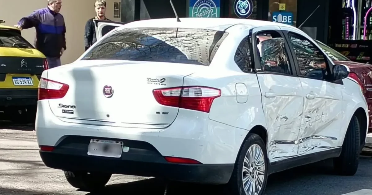 Accidente en el centro de La Plata: demoras significativas en el tránsito tras choque de dos vehículos