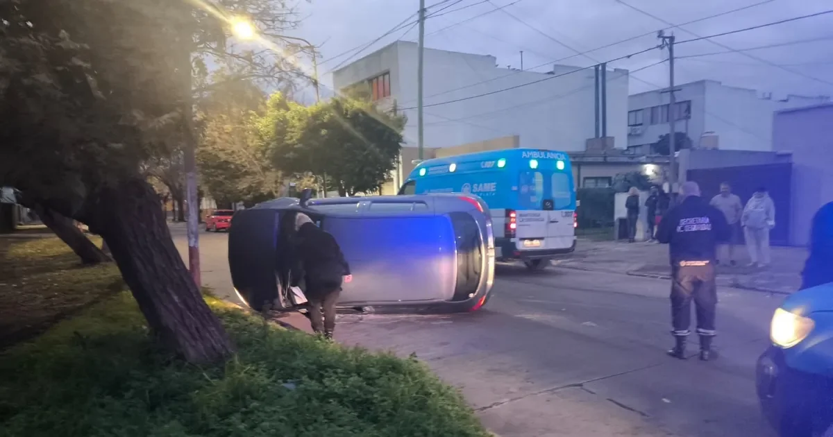 Accidente en La Plata: un niño de 7 años herido tras vuelco de vehículo