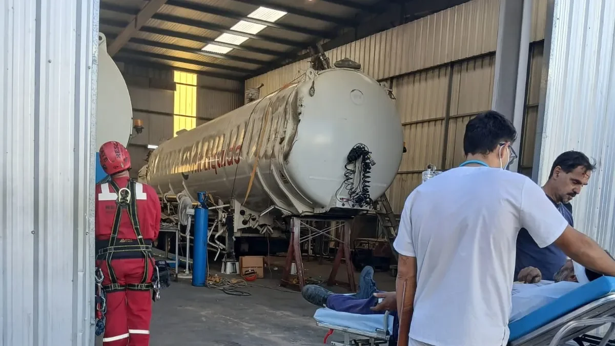 Accidente en Olmos: dos operarios son hospitalizados tras caída en obra en construcción