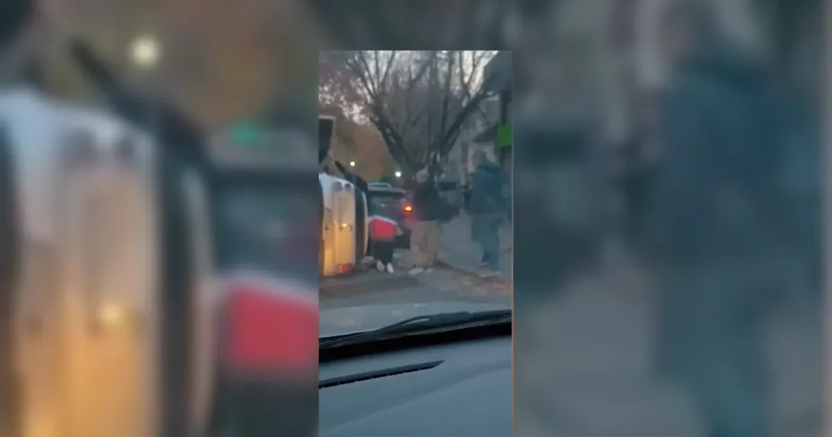 Accidente en pleno centro de La Plata provoca congestión en la transitada esquina de 7 y 50