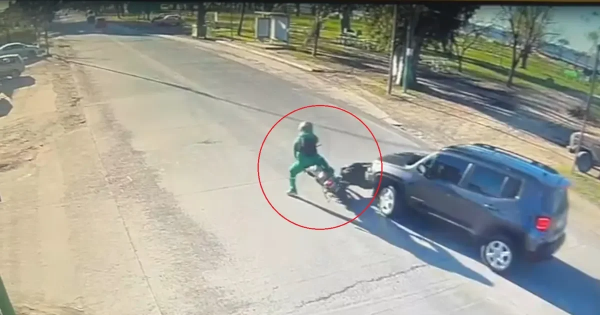 Accidente en Punta Lara: motociclista herido tras intentar sobrepasar una camioneta