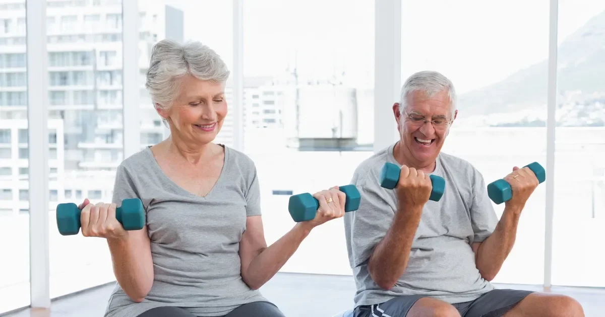 Adultos mayores de Ensenada se benefician de charla sobre salud y nutrición organizada por PAMI y Estudiantes