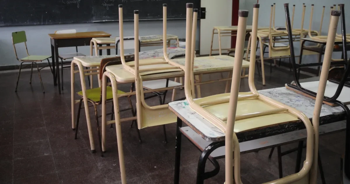 Afectados por el paro docente: escuelas de Ensenada y La Plata sin clases este mes