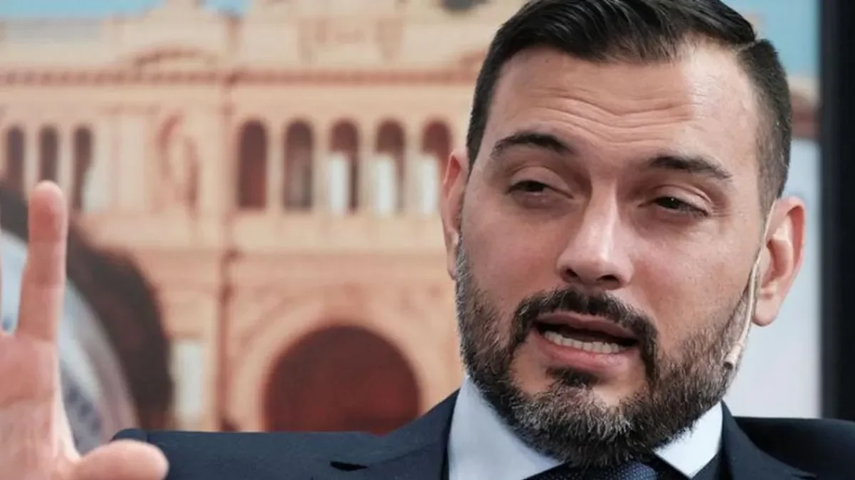 Álvarez Agis señala peligros de recesión y advierte sobre la inflación en la región