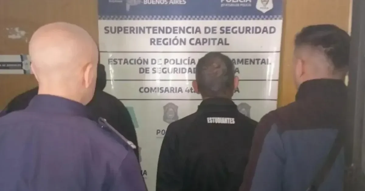 Arbitro de fútbol infantil de La Plata arrestado tras robo de cables en la ciudad