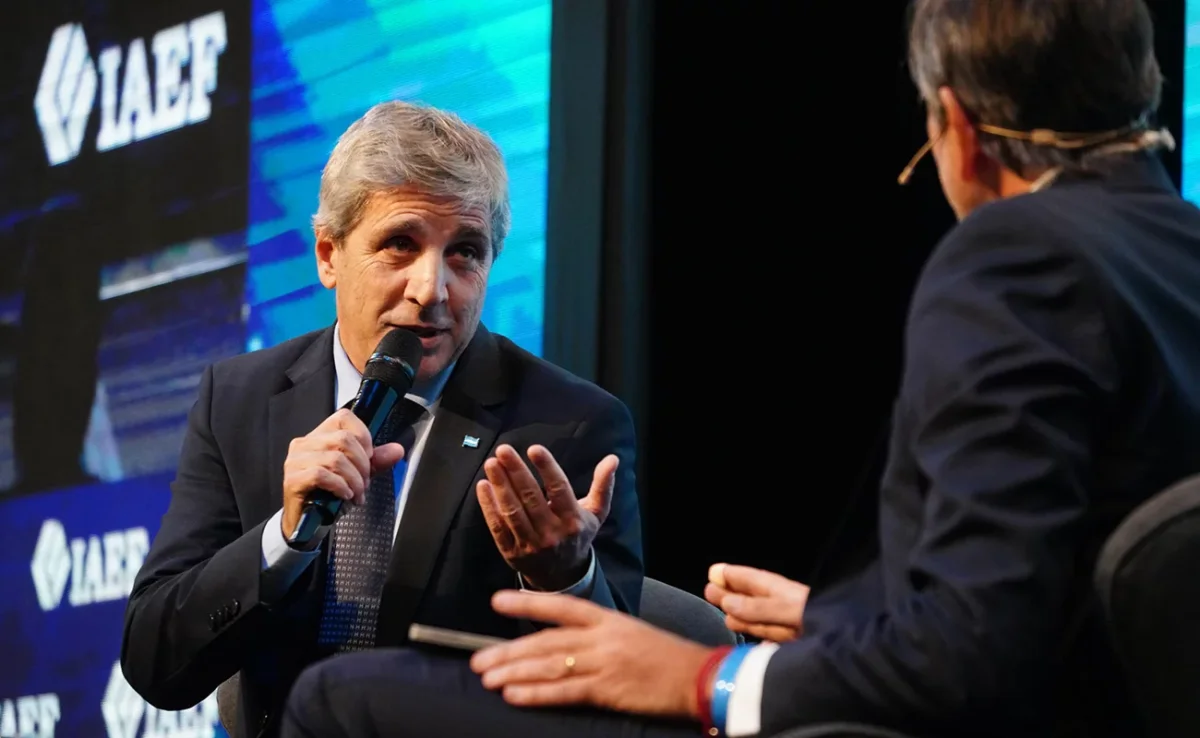 Argentina avanza en la reducción de su deuda consolidada, un cambio significativo para la economía.