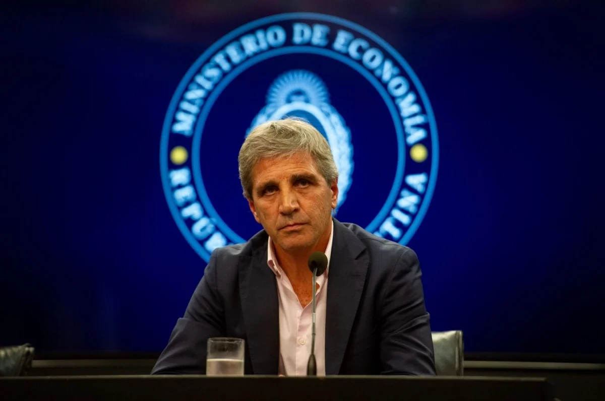 Argentina enfrenta desafíos en su economía de enclave: el impacto en la vida diaria de los ciudadanos.