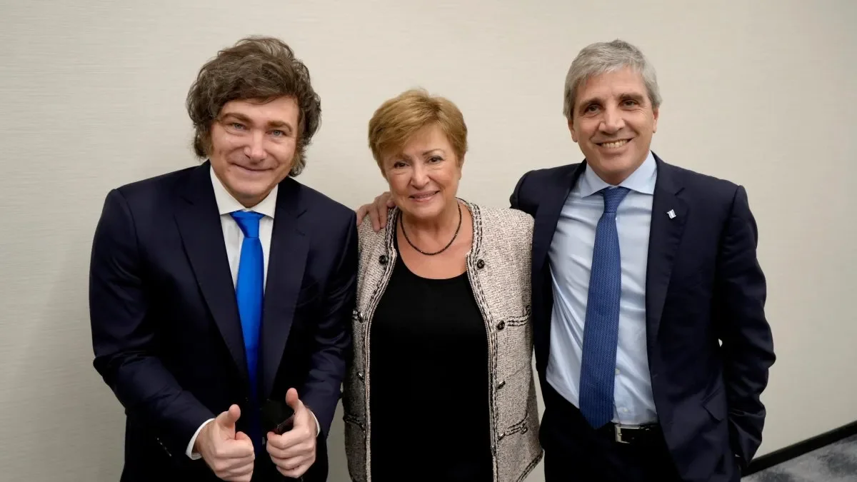 Argentina enfrenta un desafío financiero: vencimientos de deuda con el FMI en los próximos meses.