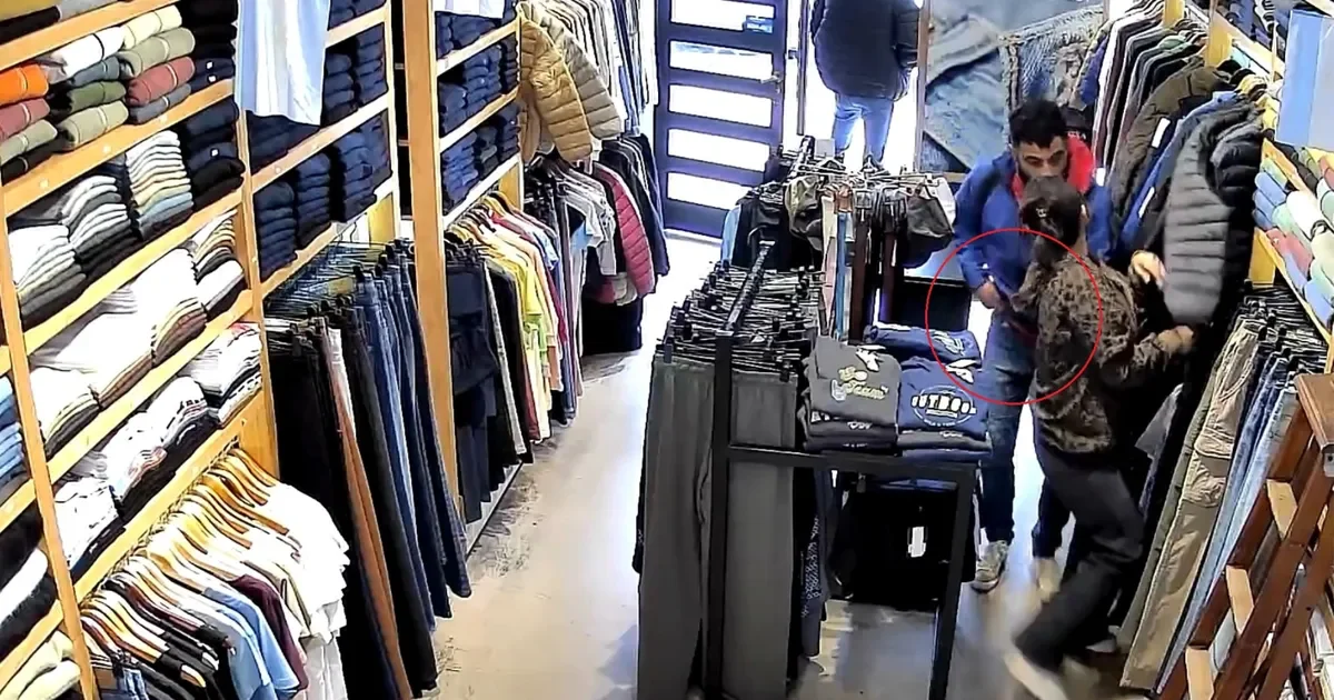 Asalto en Tiza: un delincuente disfrazado huye con el dinero tras amenazar a la empleada