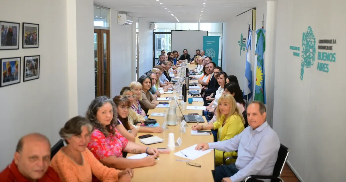 ATE y la Provincia inician negociaciones paritarias para mejorar salarios estatales en La Plata