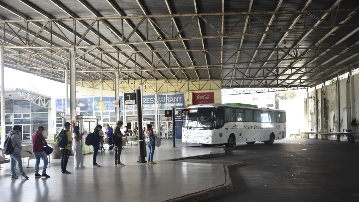 Aumenta el pasaje de micro: nuevos precios impactan a los viajeros de La Plata a CABA