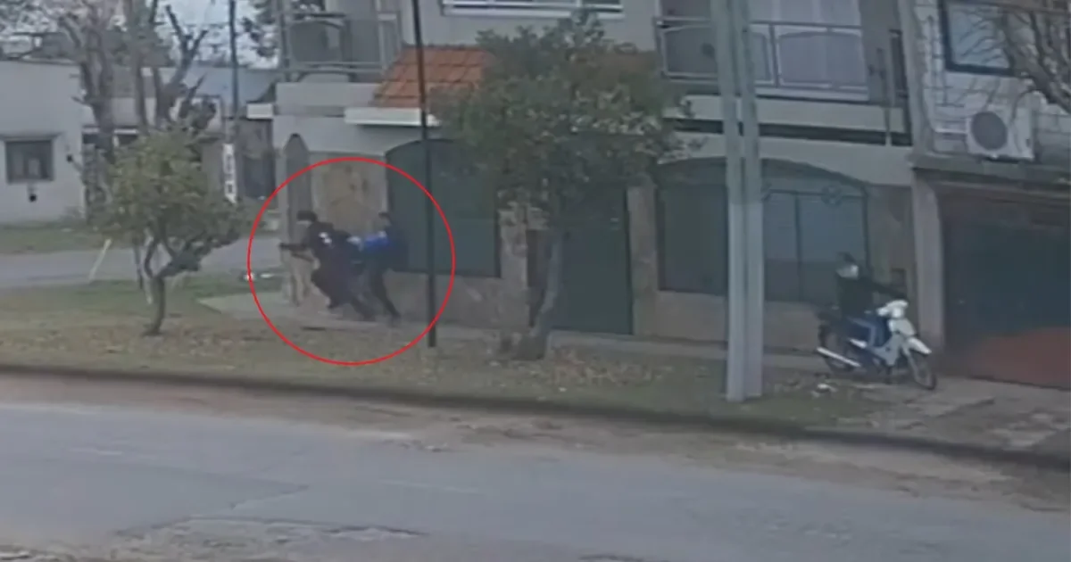 Aumenta la inseguridad en Los Hornos: motochorros asaltan a estudiante tras clases