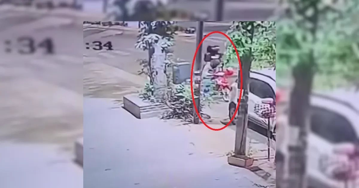 Aumento de la delincuencia: motochorros asaltan a un joven en La Plata