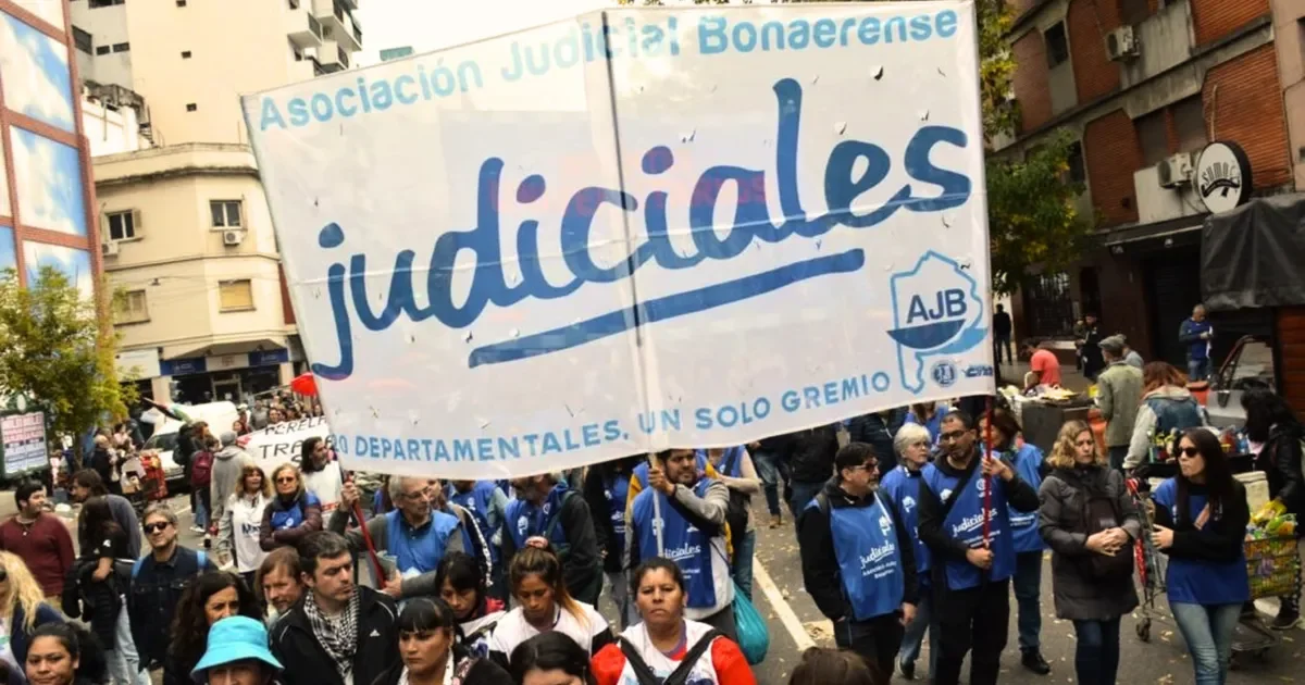 Aumento del 7% en salarios: impacto en los judiciales de La Plata y Berisso