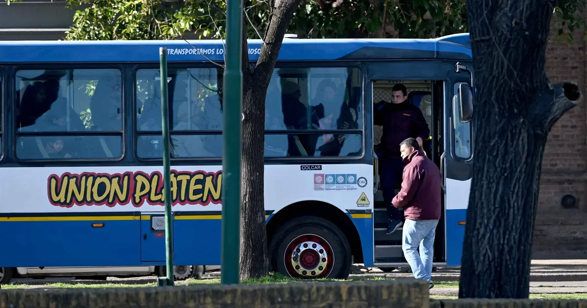 Aumento en los boletos de micros en La Plata: impacto en el bolsillo de los usuarios desde el martes