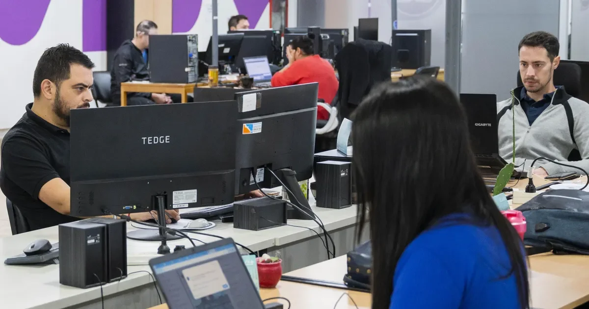 Aumento salarial del 20% para empleados públicos en marzo: impacto en La Plata y Berisso