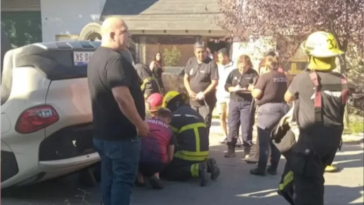 Berisso en alerta: conductora atrapada tras grave volcadura en pleno centro