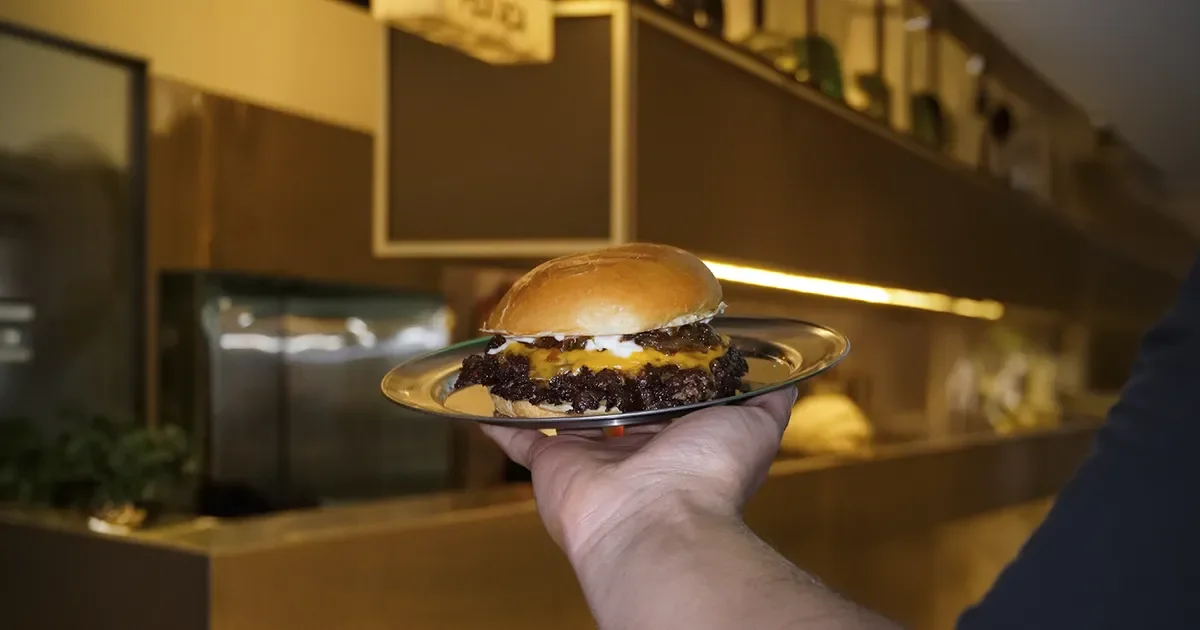 Bhapp's Burgers llega a La Plata: un nuevo lugar para disfrutar en el corazón de la ciudad
