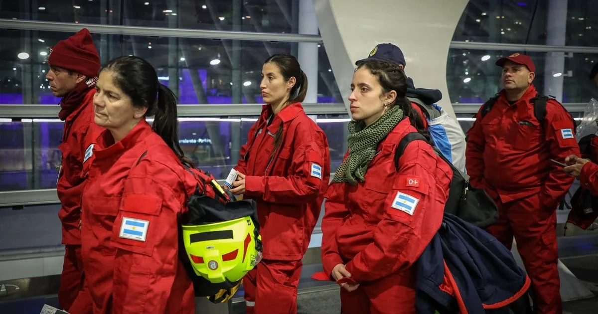 Bomberos de El Peligro se suman a la ayuda humanitaria en Venezuela tras el terremoto