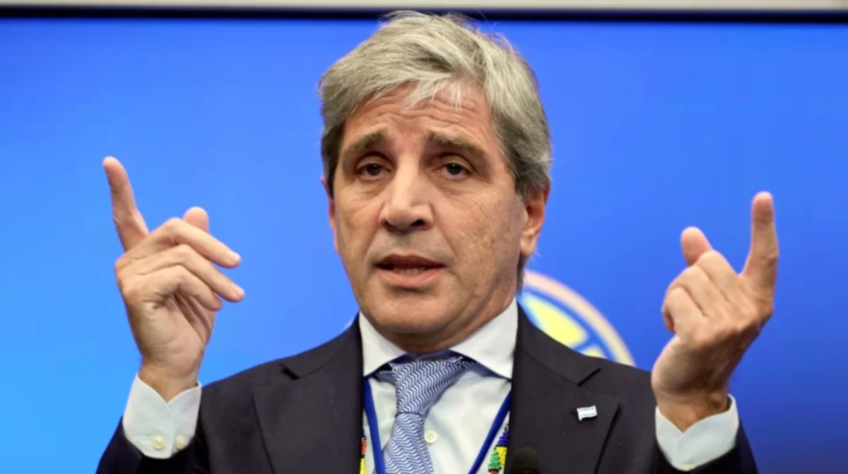 Caputo defiende su postura en medio de tensiones con Techint y el kirchnerismo