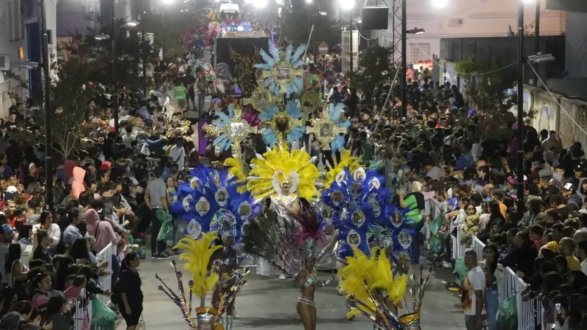 Carnaval en Buenos Aires: corsos y horarios que alegrarán La Plata y Ensenada este mes
