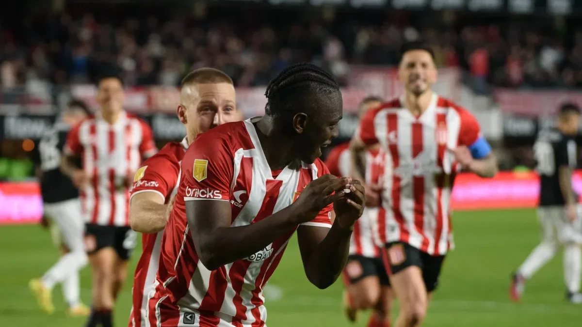 Cetré en la mira: la inquietud crece entre estudiantes por posible transferencia a un gigante del fútbol argentino