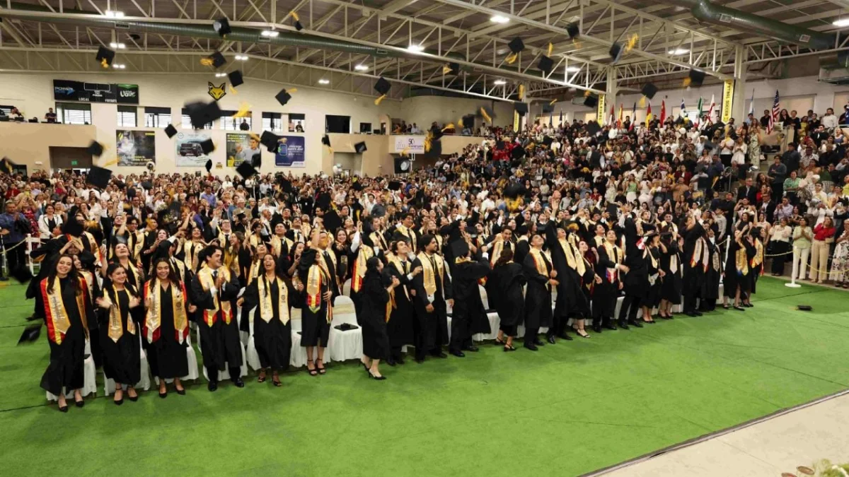 Cetys Ensenada despide a sus graduados en emotiva ceremonia llena de logros