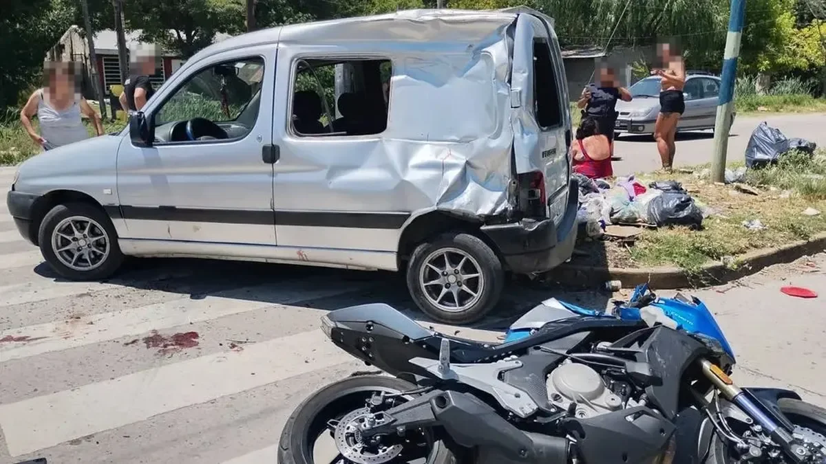 Choque en La Plata provoca el hospitalización de un joven y congestiona el tránsito