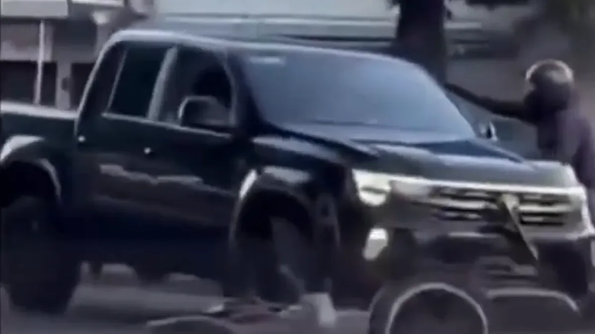 Choque en Tolosa provoca disturbios y enfrentamientos entre vecinos