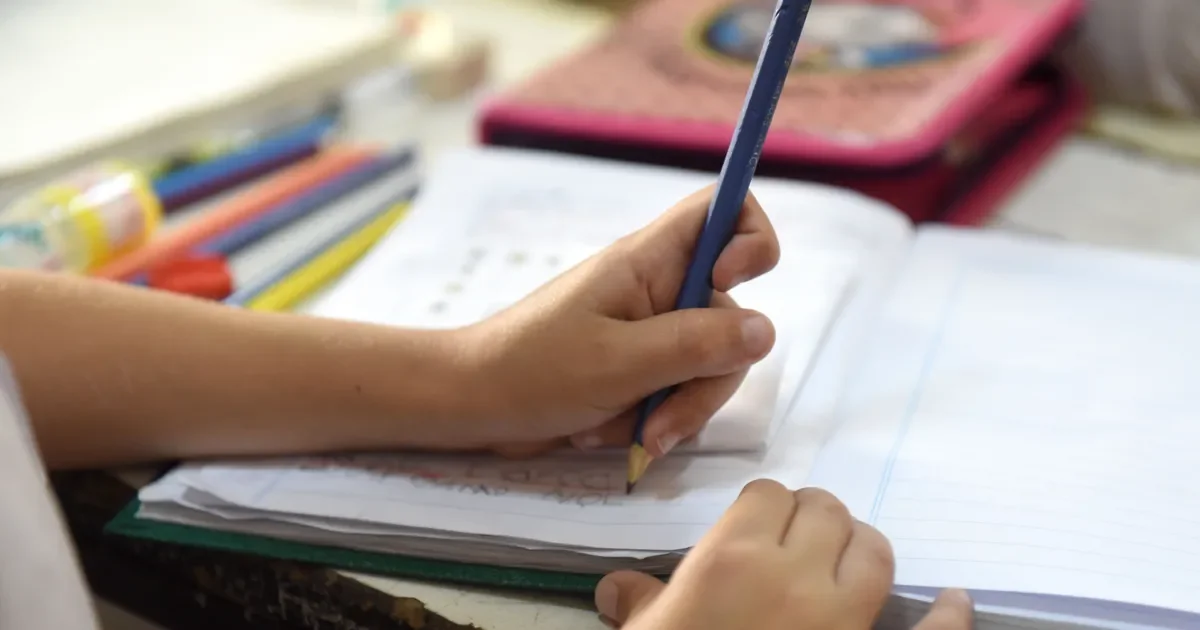 Cierre de colegio en La Plata genera crisis de vacantes para estudiantes este ciclo lectivo