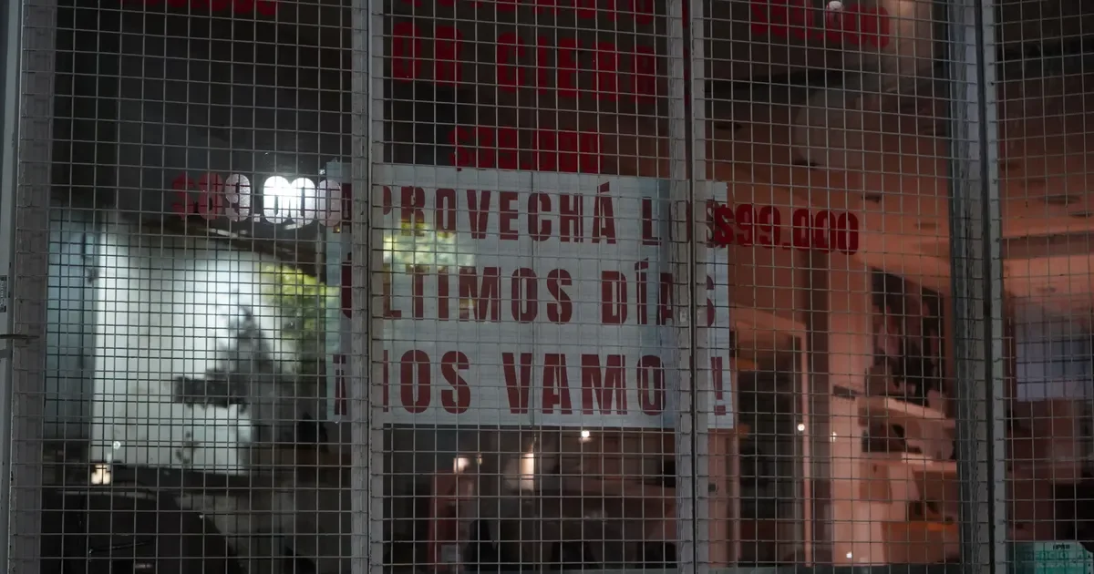 Cierre definitivo de una histórica zapatería en el centro de La Plata afecta a clientes fieles