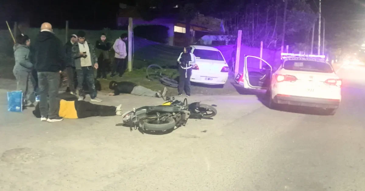 City Bell en alerta: dos jóvenes heridos tras fuerte choque entre auto y moto