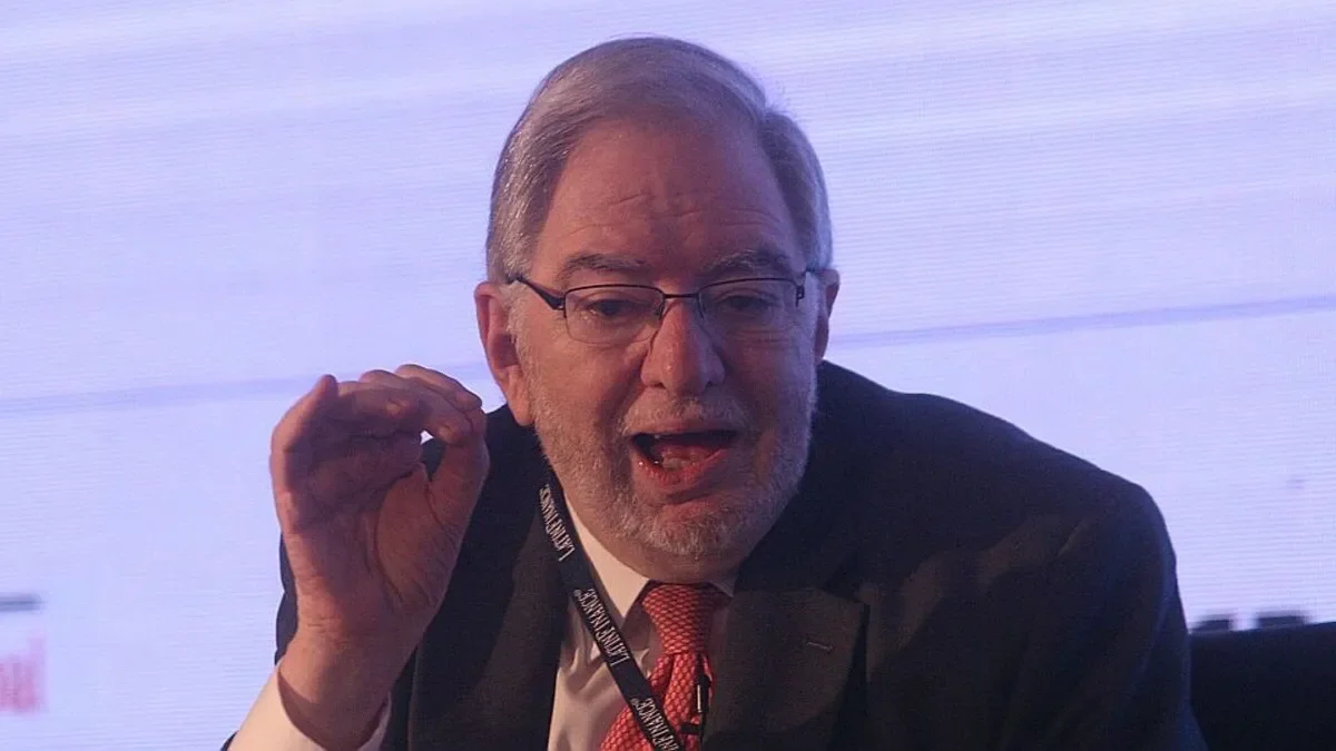 Claudio Loser propone un tipo de cambio de $1.600, generando expectativas en La Plata.