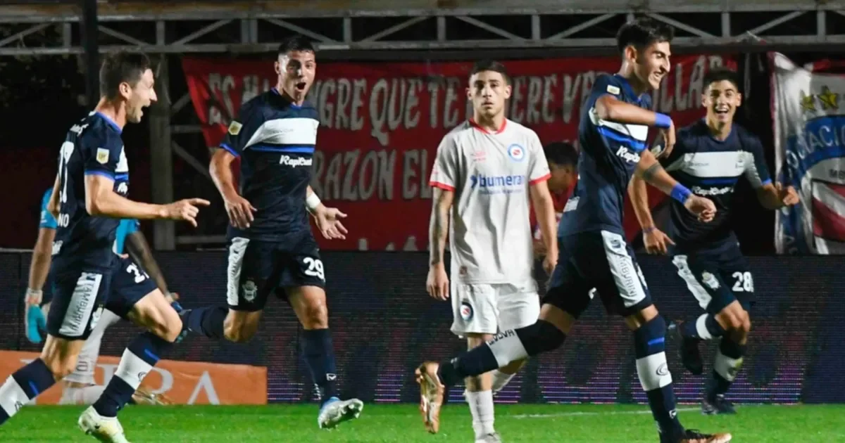 Claudio Spinelli, ícono de Gimnasia, se perfila como refuerzo para River Plate.
