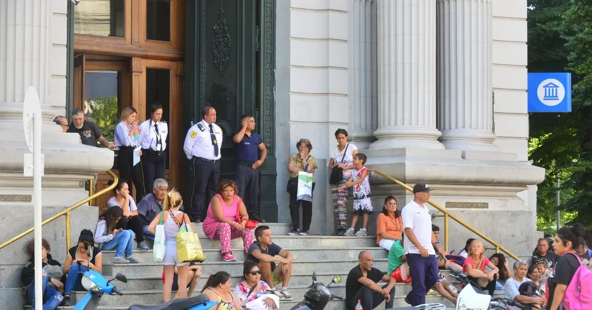 Clientes de bancos y servicios públicos en La Plata podrían esperar solo 30 minutos
