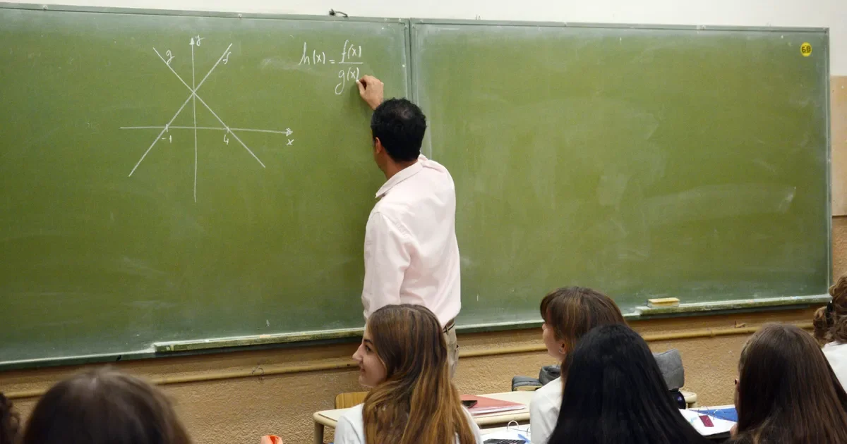 Colegios privados en La Plata demandan cambios en aportes jubilatorios de 55.000 empleados
