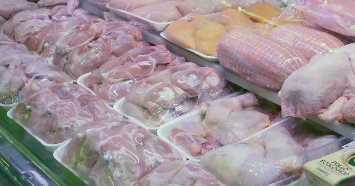Comerciantes de Ensenada preocupados tras robo en Pim Pollo: se llevaron dinero y productos.