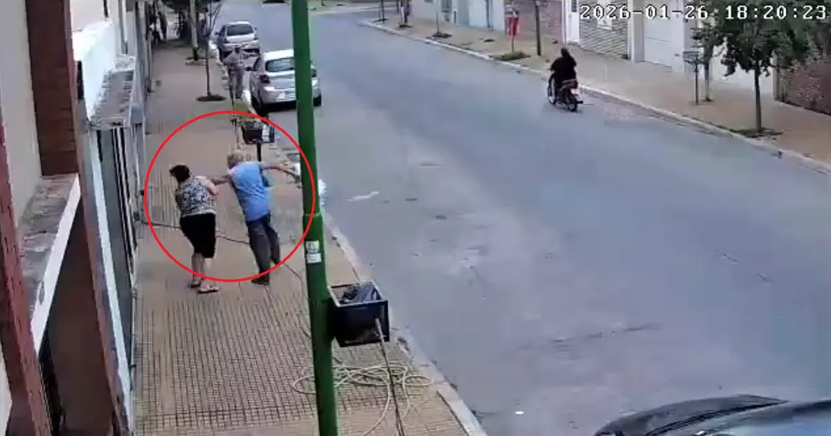 Conflicto familiar en Ensenada: jubilado agredió a su sobrina por el suministro de agua
