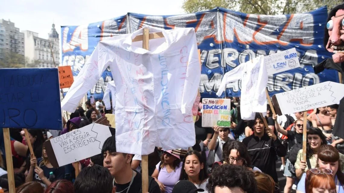 Conflicto recurrente entre universidades y política afecta a estudiantes en La Plata