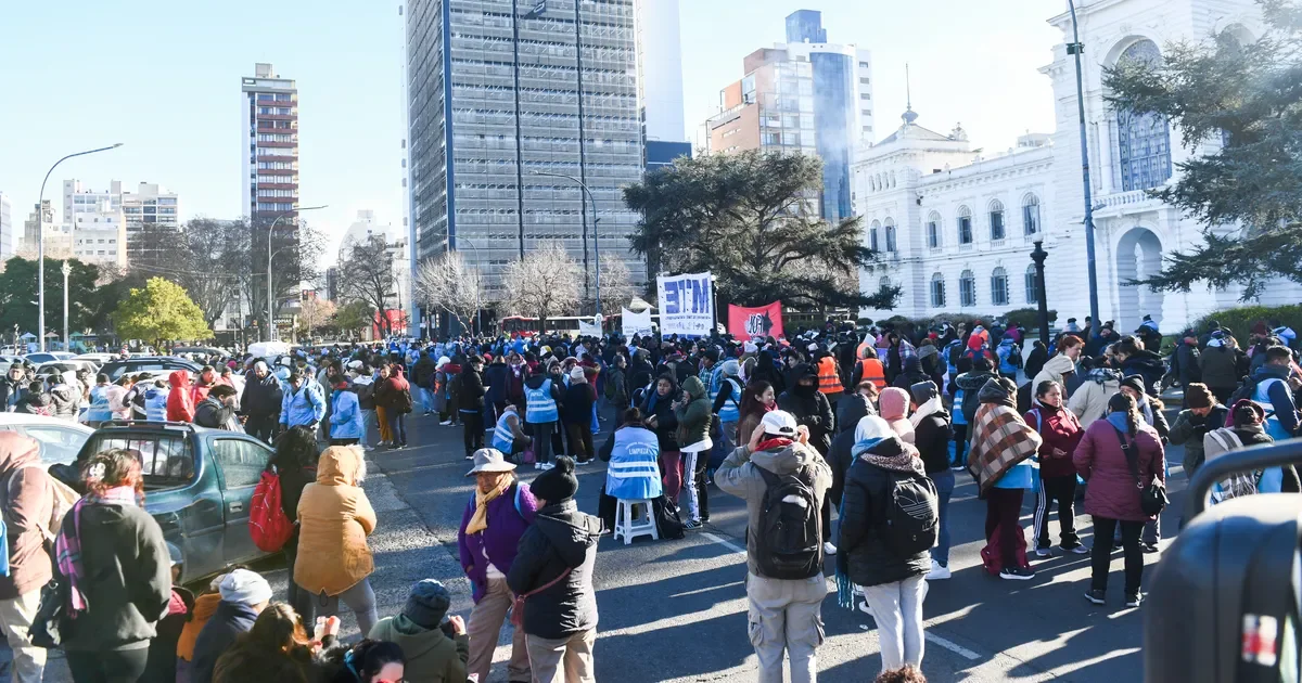 Cooperativistas de La Plata exigen respuestas en defensa de sus empleos frente a la Municipalidad
