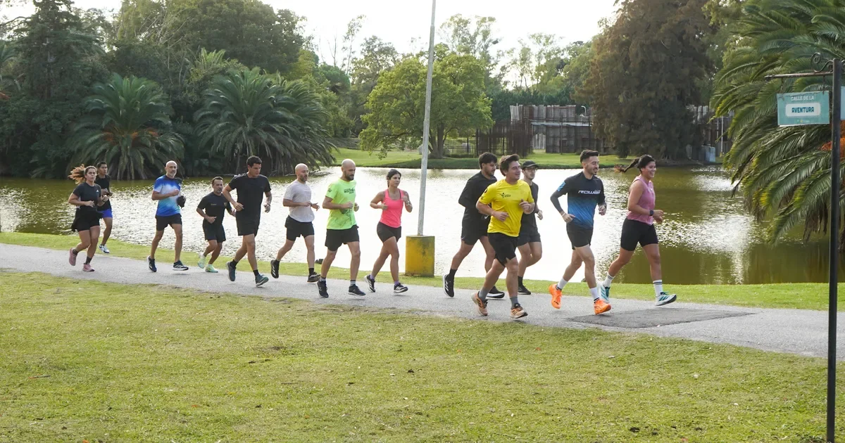 Corredores de La Plata se preparan para la Media Maratón en charla en Club Rambla