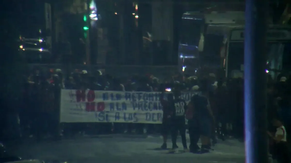 Corte en 7 y 50: protestas de trabajadores impactan el tránsito en La Plata