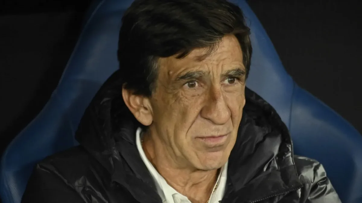 Costas se enfoca en su carrera futbolística y evita entrar en la política de Racing