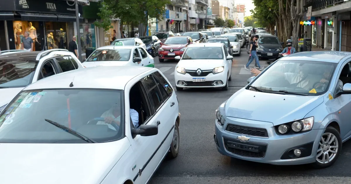 Crisis del transporte en Gran La Plata: 300 autos por cada 1.000 habitantes