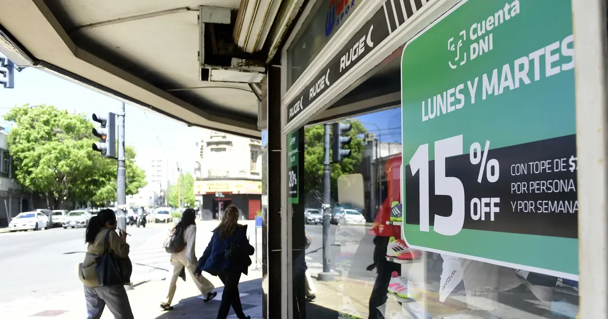 Cuentan los vecinos de La Plata cómo ahorrar hasta $27.000 con Cuenta DNI este mes
