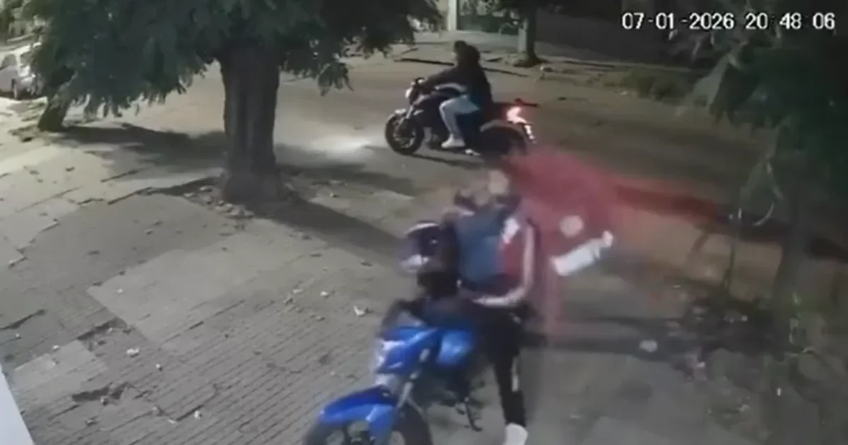 Delivery en La Plata: moto robada por falsos repartidores en un instante.