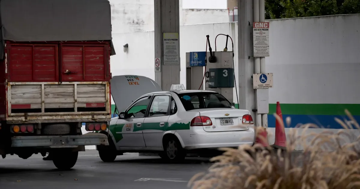 Desabastecimiento de GNC en La Plata: vecinos enfrentan largas colas y escasez esta semana